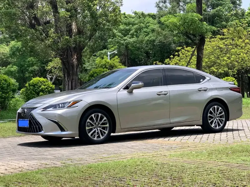 Lexus ES, 2024