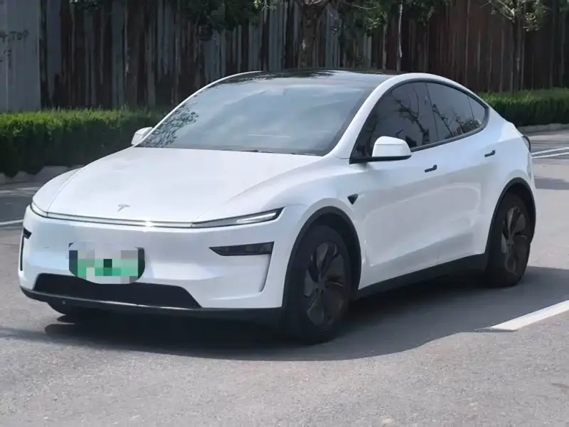 Tesla Model Y, 2025