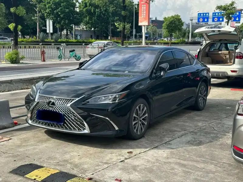 Lexus ES, 2023
