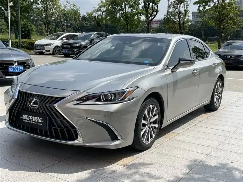 Lexus ES, 2023