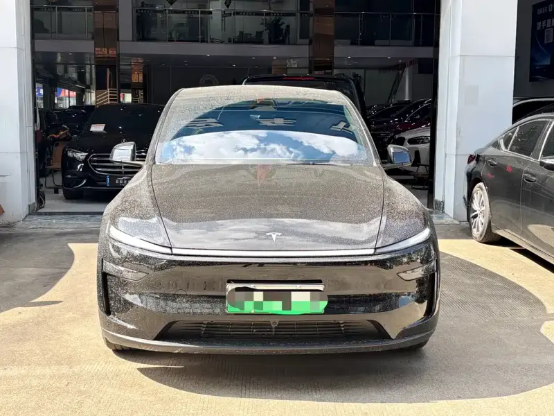 Tesla Model Y, 2026