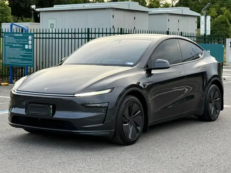 Tesla Model Y, 2025