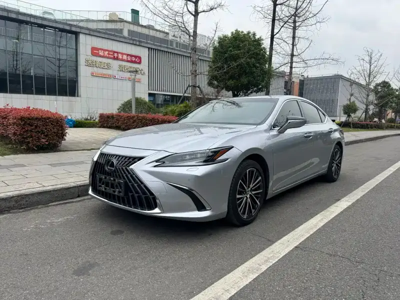 Lexus ES, 2024