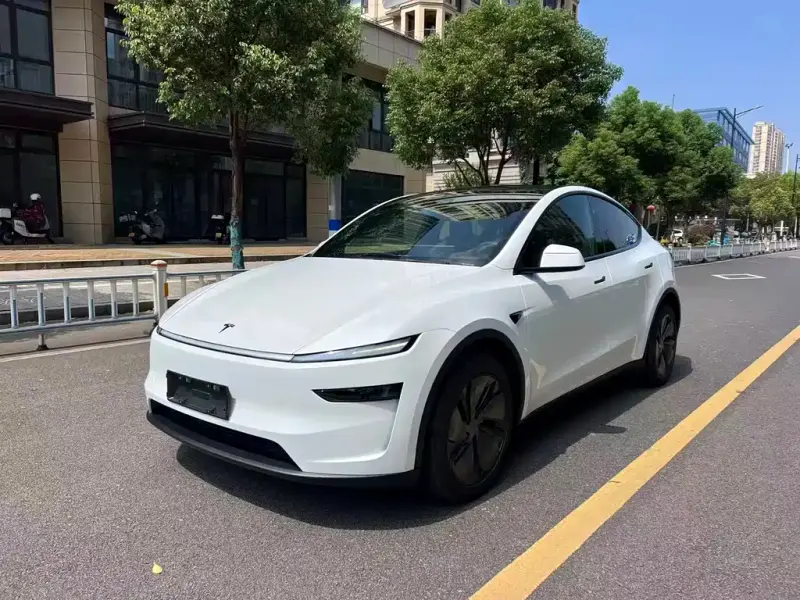 Tesla Model Y, 2026