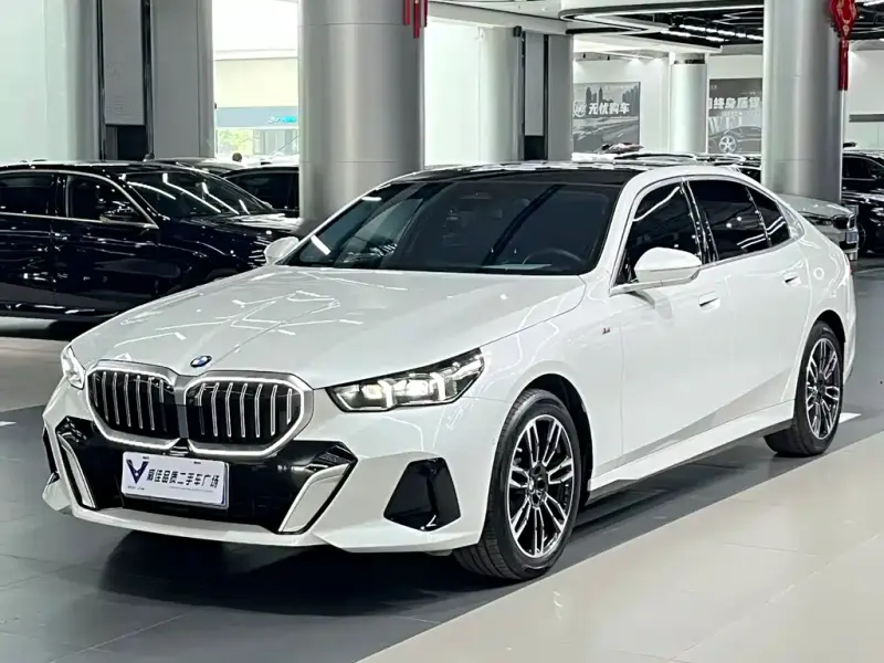 BMW 5 Series, 2025