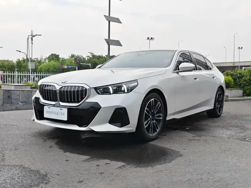 BMW 5 Series, 2026