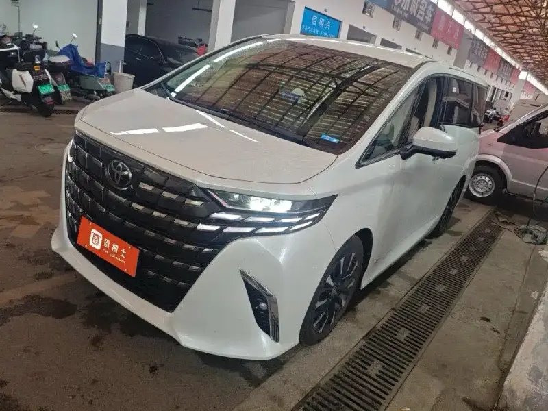 Toyota Alphard, 2024