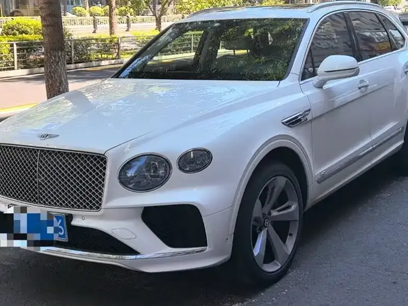 Bentley Bentayga, 2022 — фото 1