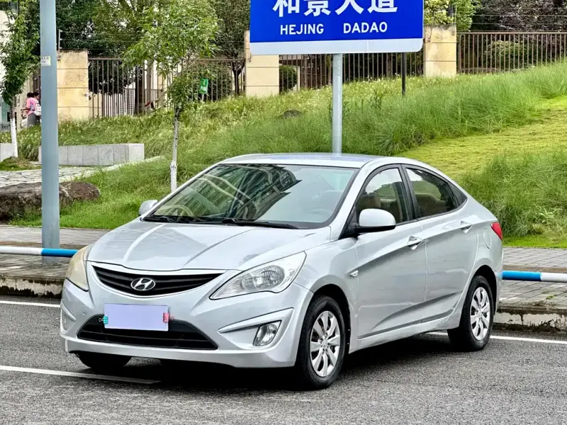 Hyundai Verna, 2011