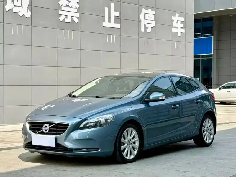 Volvo V40, 2013
