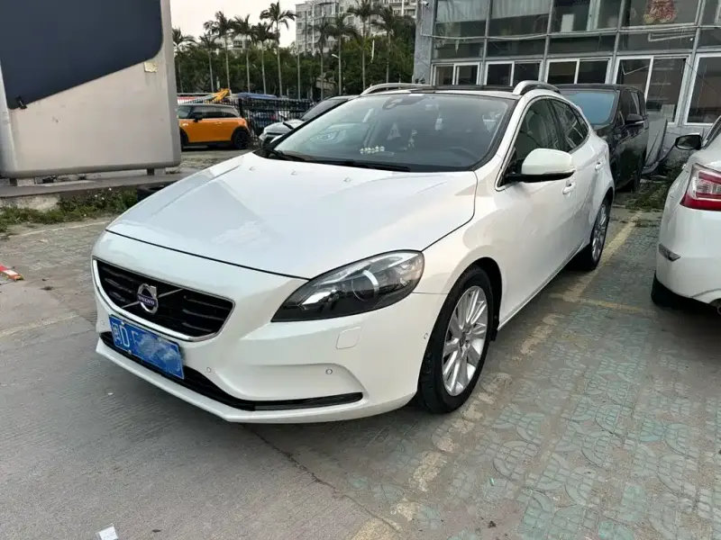 Volvo V40, 2014
