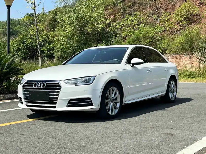 Audi A4L, 2018 — фото 1