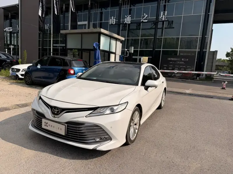 Toyota Camry, 2019 — фото 1