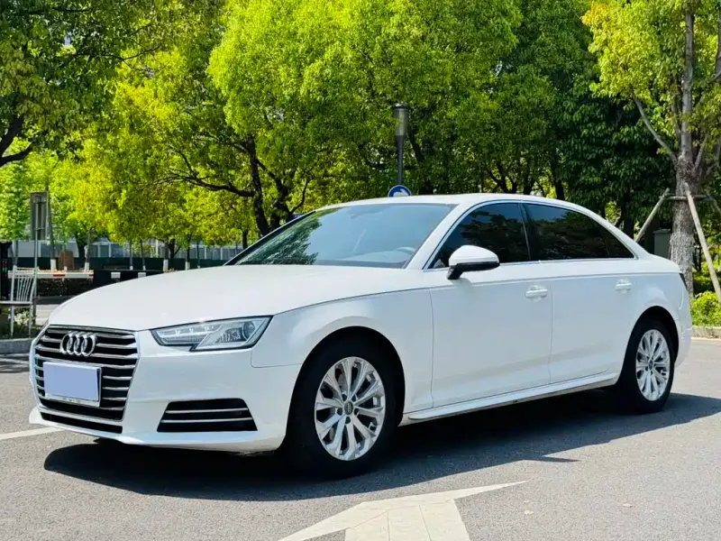 Audi A4L, 2017 — фото 1