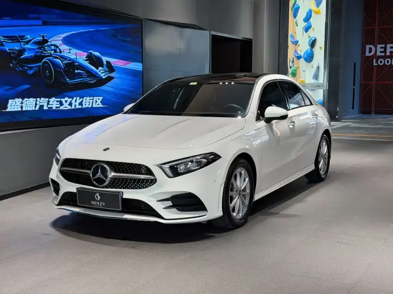 Mercedes-Benz A-Class, 2019 — фото 1