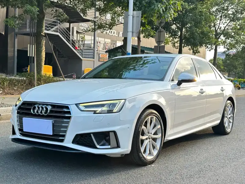 Audi A4L, 2019 — фото 1