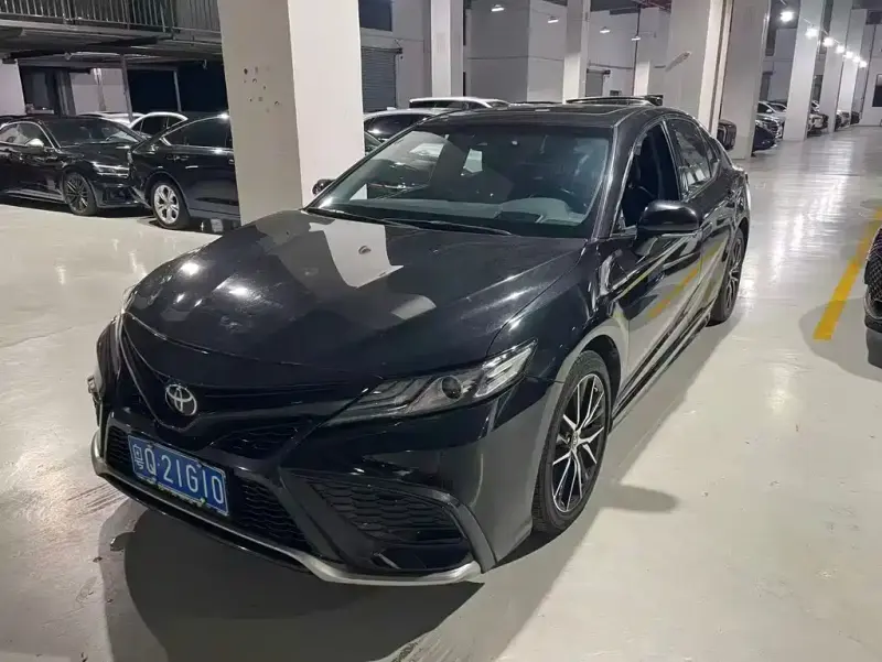 Toyota Camry, 2022 — фото 1