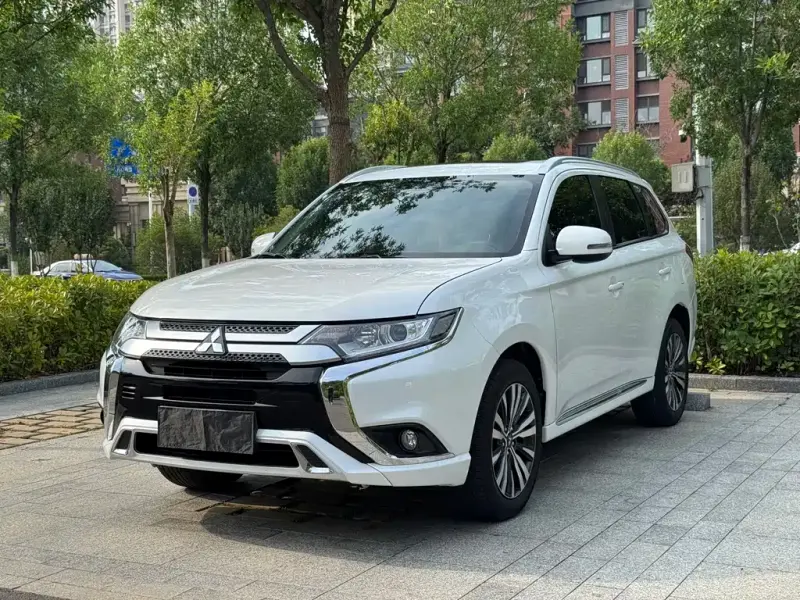 Mitsubishi Outlander, 2022