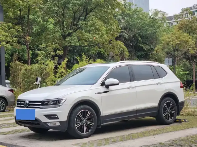 Volkswagen Tiguan L, 2020 — фото 1
