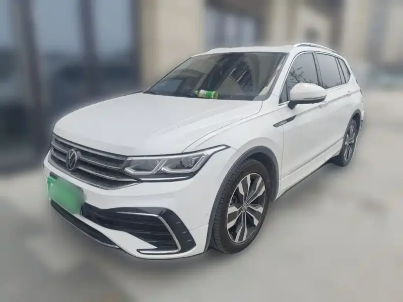 Volkswagen Tiguan L, 2023 — фото 1