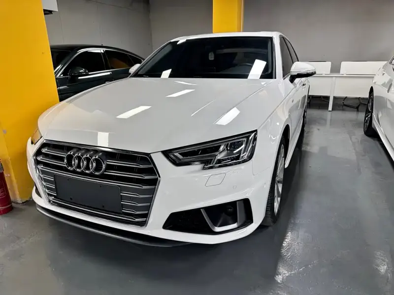 Audi A4L, 2019 — фото 1