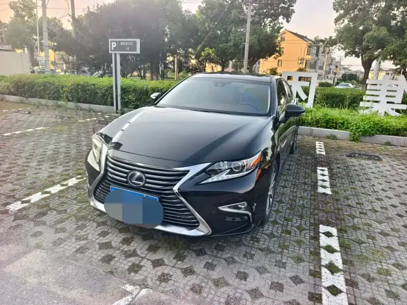 Lexus ES, 2016