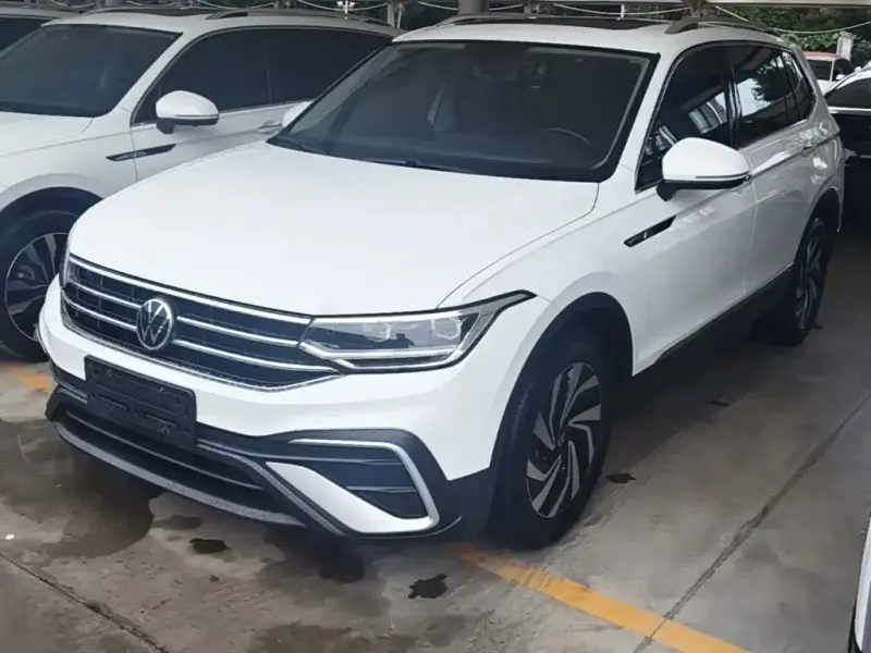 Volkswagen Tiguan L, 2023 — фото 1