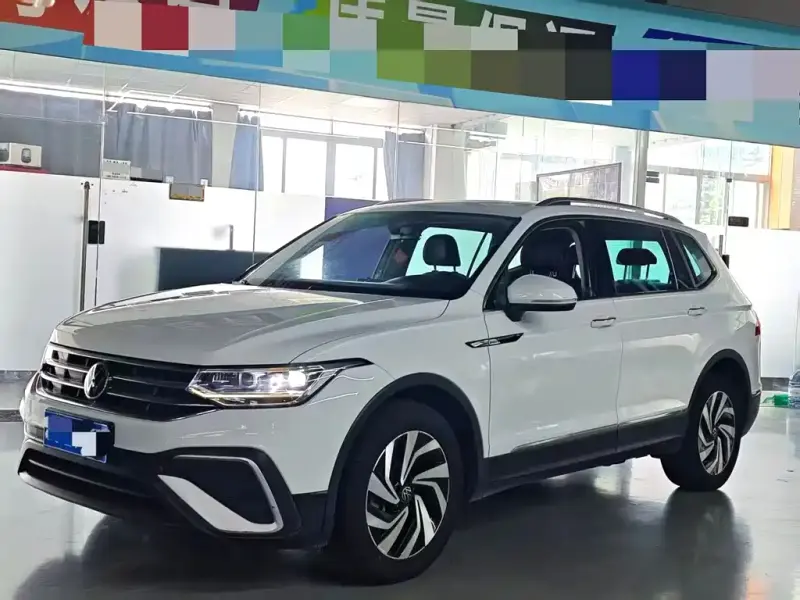 Volkswagen Tiguan L, 2023 — фото 1