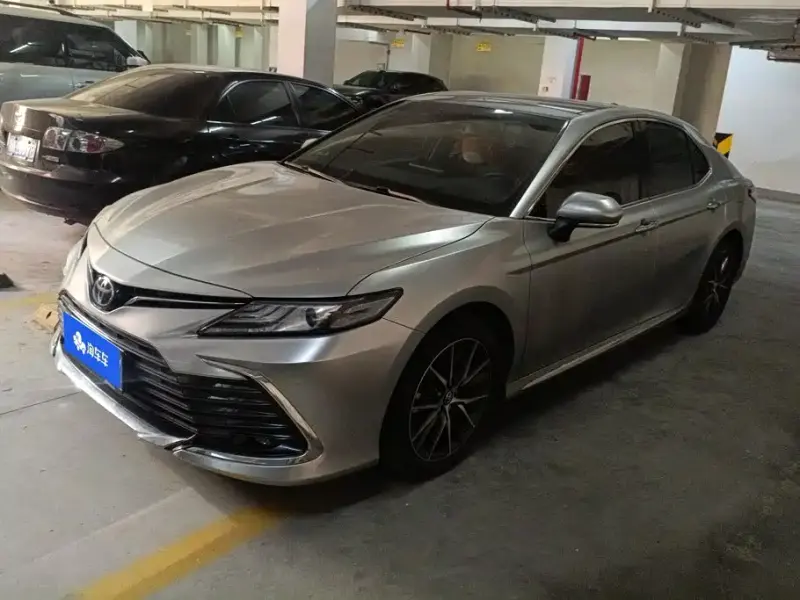 Toyota Camry, 2023 — фото 1