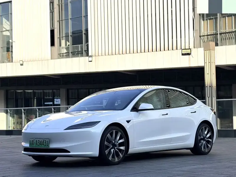 Tesla Model 3, 2023