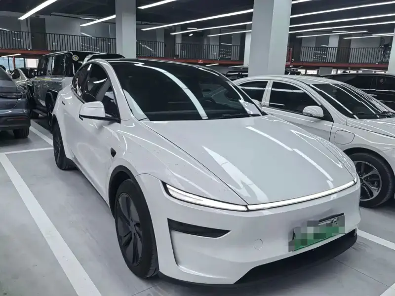 Tesla Model Y, 2025