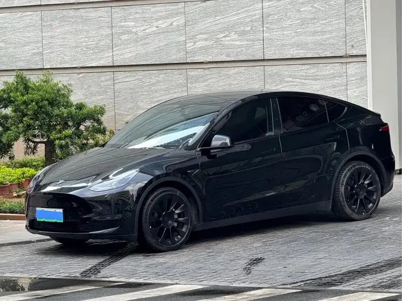 Tesla Model Y, 2022