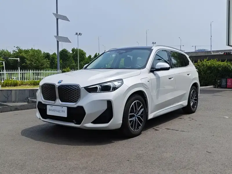 BMW iX1, 2025