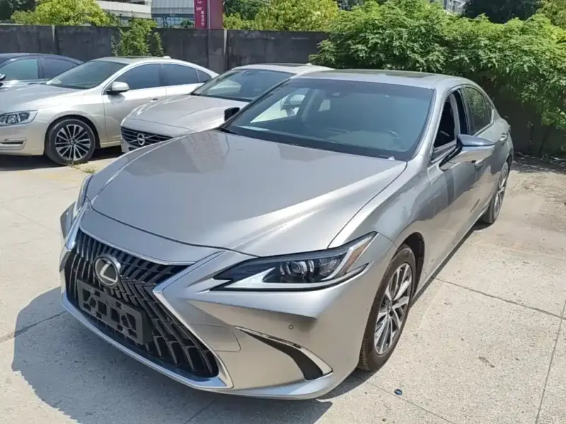 Lexus ES, 2022