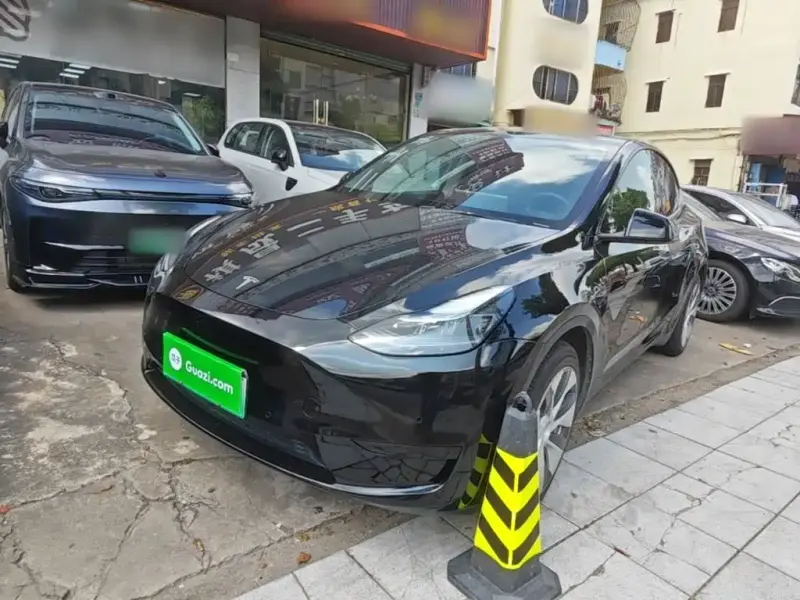 Tesla Model Y, 2023
