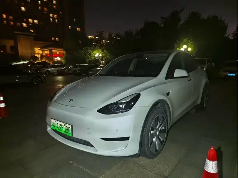 Tesla Model Y, 2023