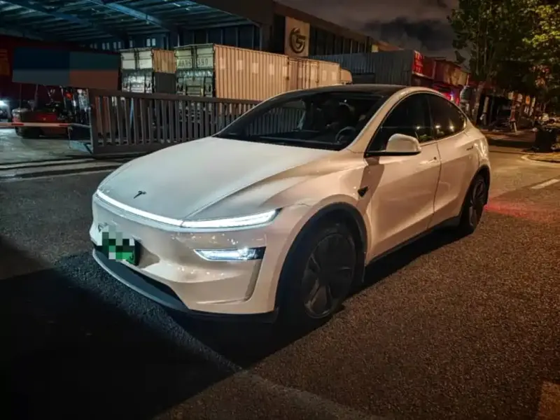 Tesla Model Y, 2025