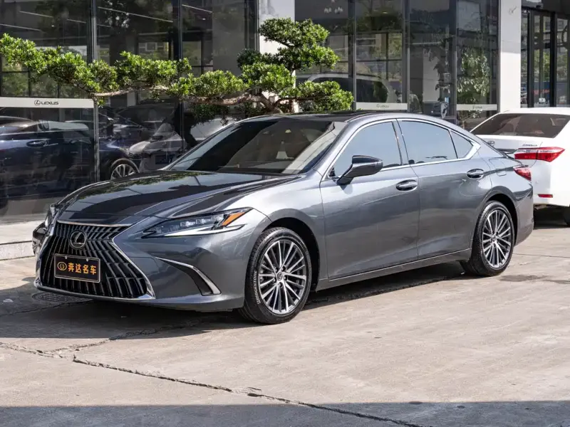Lexus ES, 2022