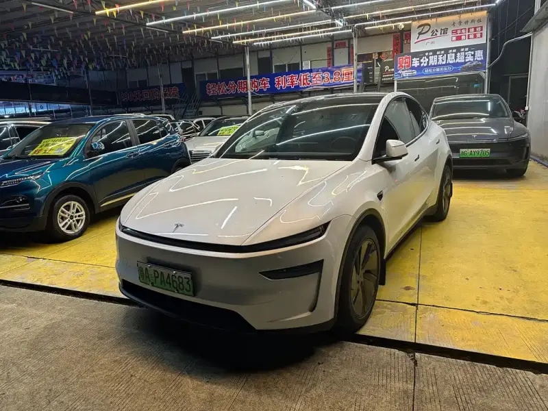 Tesla Model Y, 2026
