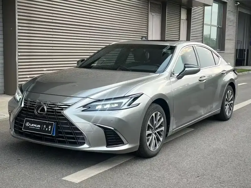 Lexus ES, 2025