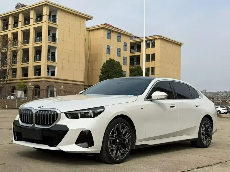 BMW 5 Series, 2025