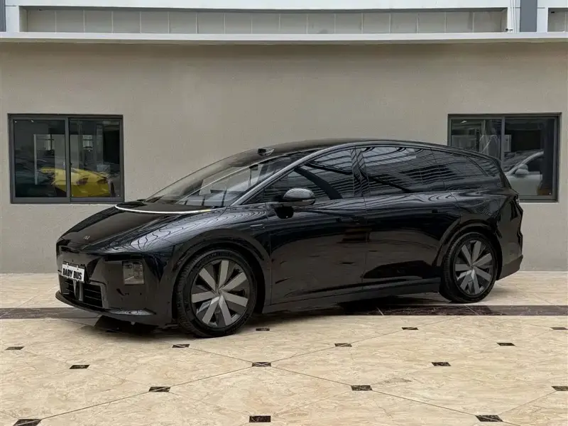 Li Auto i8, 2026 — фото 1