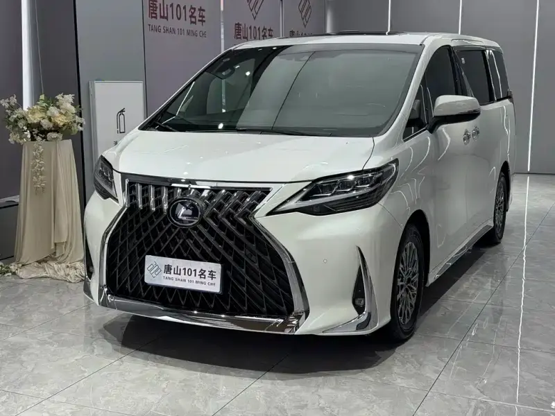 Lexus LM, 2022