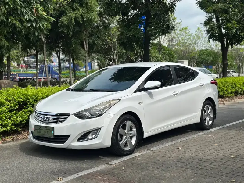 Hyundai Elantra Langdong, 2013
