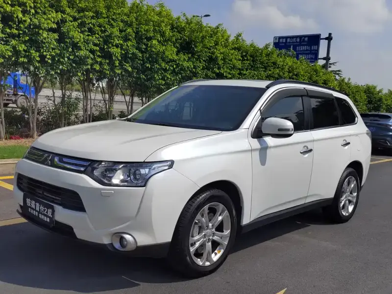 Mitsubishi Outlander (Import), 2013