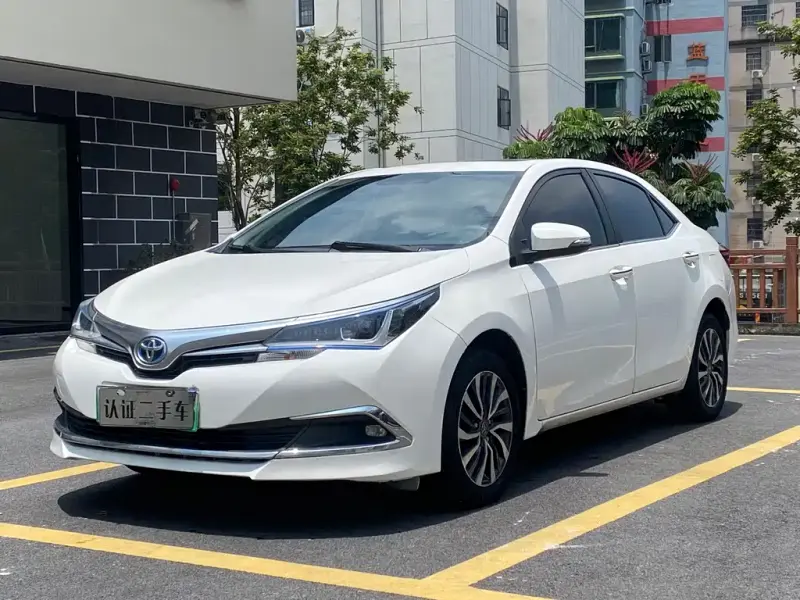 Toyota Corolla Hybrid, 2022 — фото 1