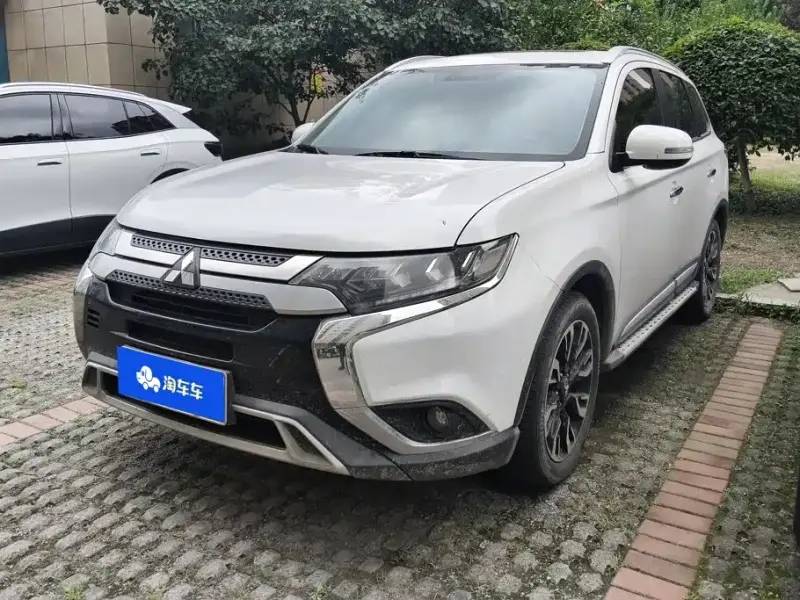 Mitsubishi Outlander, 2020