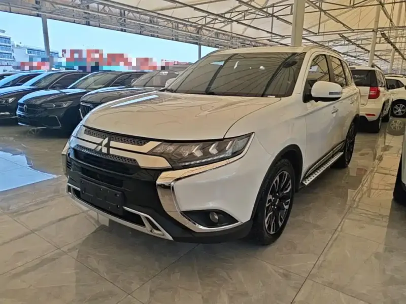 Mitsubishi Outlander, 2020 — фото 1