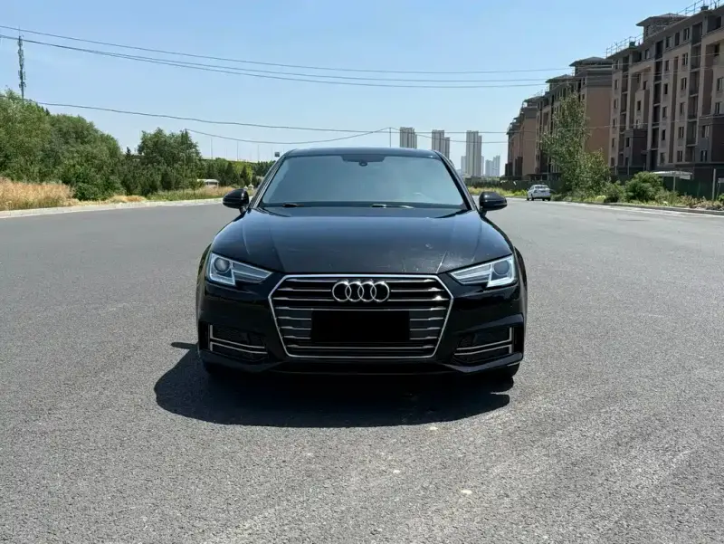 Audi A4L, 2018 — фото 1