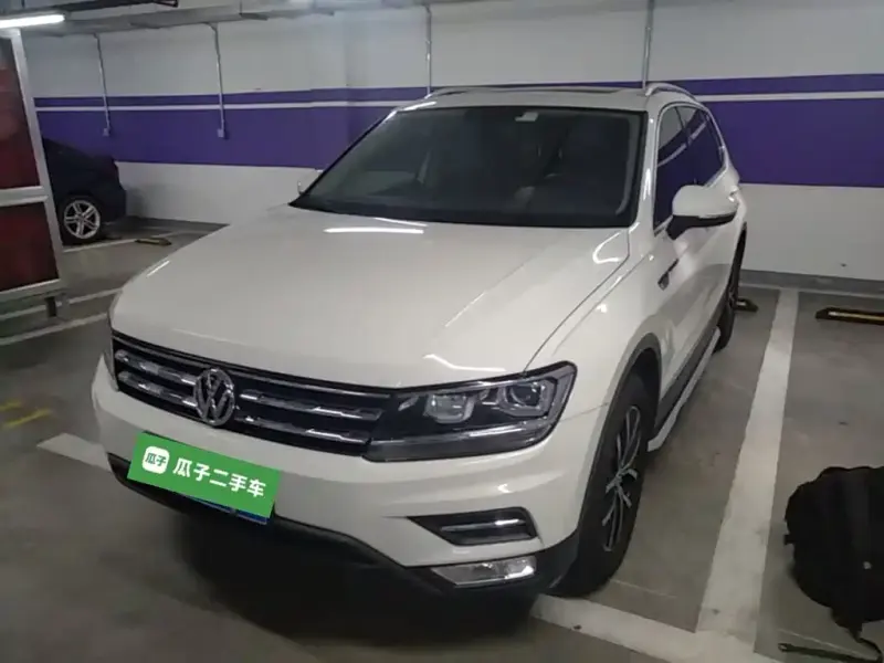 Volkswagen Tiguan L, 2018 — фото 1